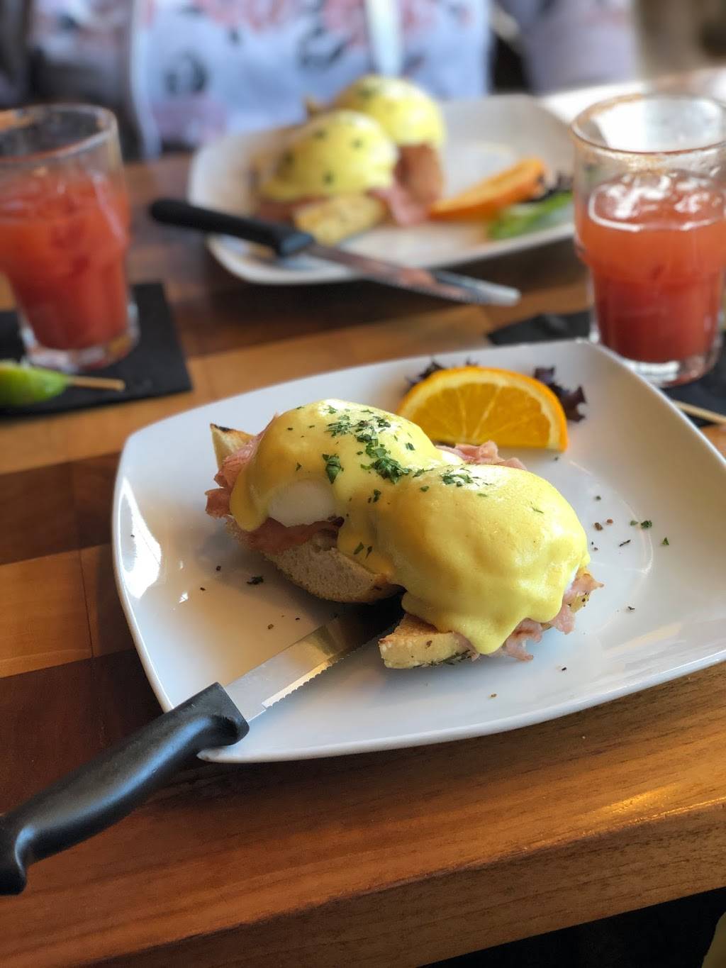 Victorias Wine and Dine | restaurant | 12 S Washington St, Oxford, MI 48371, USA | 2489693477 OR +1 248-969-3477