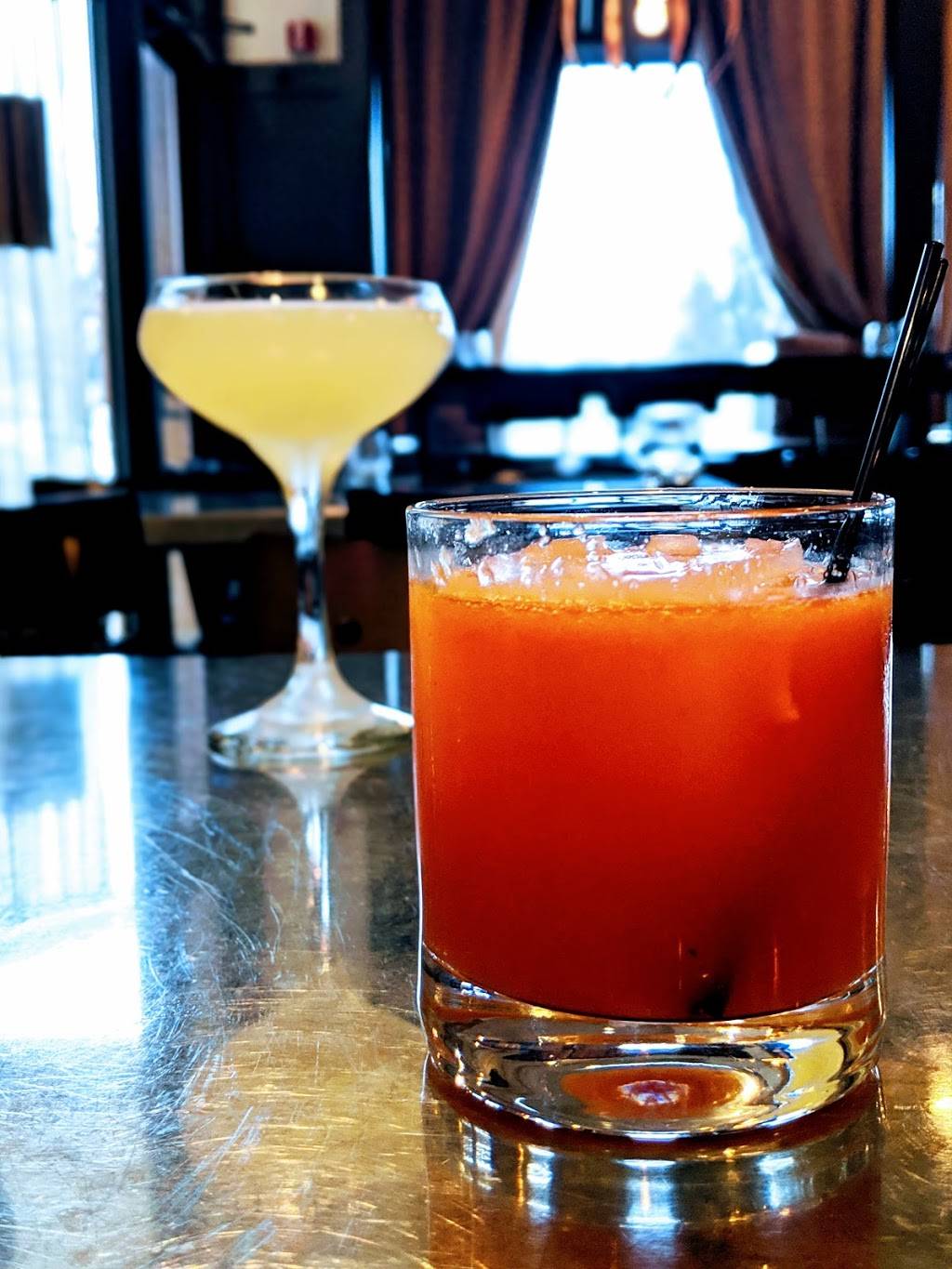 Butchs Dry Dock | restaurant | 44 E 8th St, Holland, MI 49423, USA | 6163968227 OR +1 616-396-8227