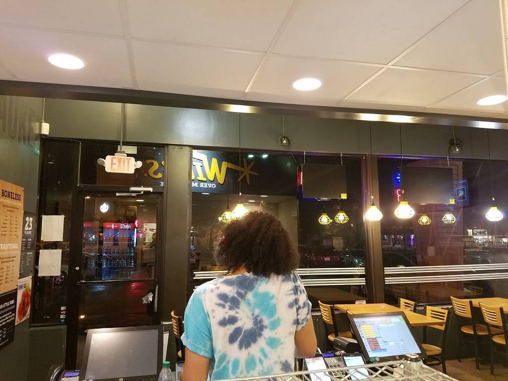 Wings Over Milwaukee | restaurant | 1434 E Brady St, Milwaukee, WI 53202, USA | 4142789464 OR +1 414-278-9464