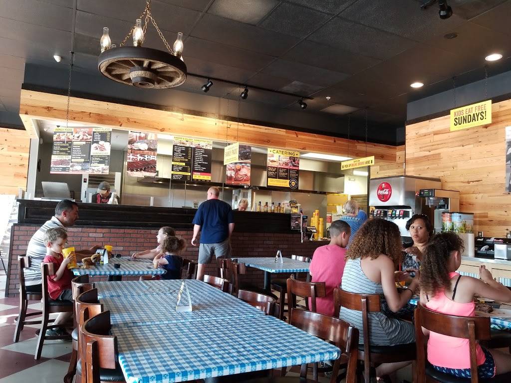 Dickeys Barbecue Pit | restaurant | 1197 Sanguinetti Rd, Sonora, CA 95370, USA | 2096773263 OR +1 209-677-3263