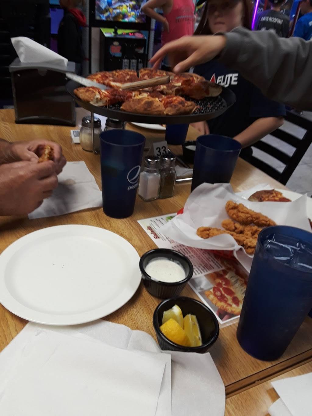 Strattons Pizzeria | restaurant | 330 S Lincoln Way, Galt, CA 95632, USA | 2092517590 OR +1 209-251-7590