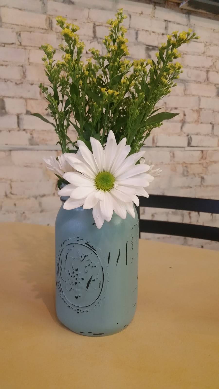 Dutch Market Eatery | restaurant | 6713 S Quay Rd, Suffolk, VA 23437, USA | 7577441155 OR +1 757-744-1155