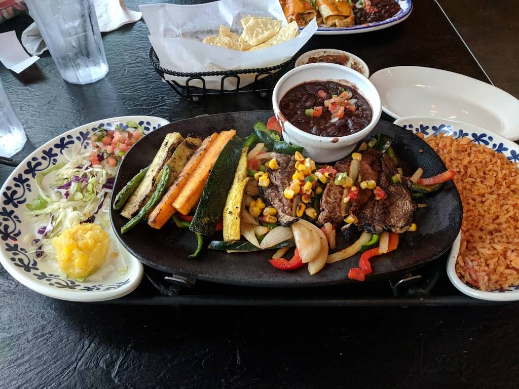 Chevys Fresh Mex | restaurant | 1201 S Hayes St Lbby 1, Arlington, VA 22202, USA | 7034138700 OR +1 703-413-8700