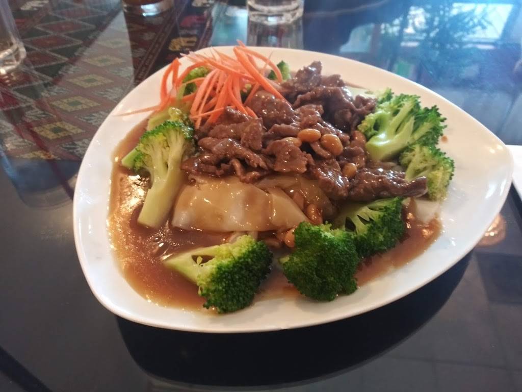 Golden Tusk Thai Cuisine | restaurant | 2210 W Main St, Battle Ground, WA 98604, USA | 3606670888 OR +1 360-667-0888