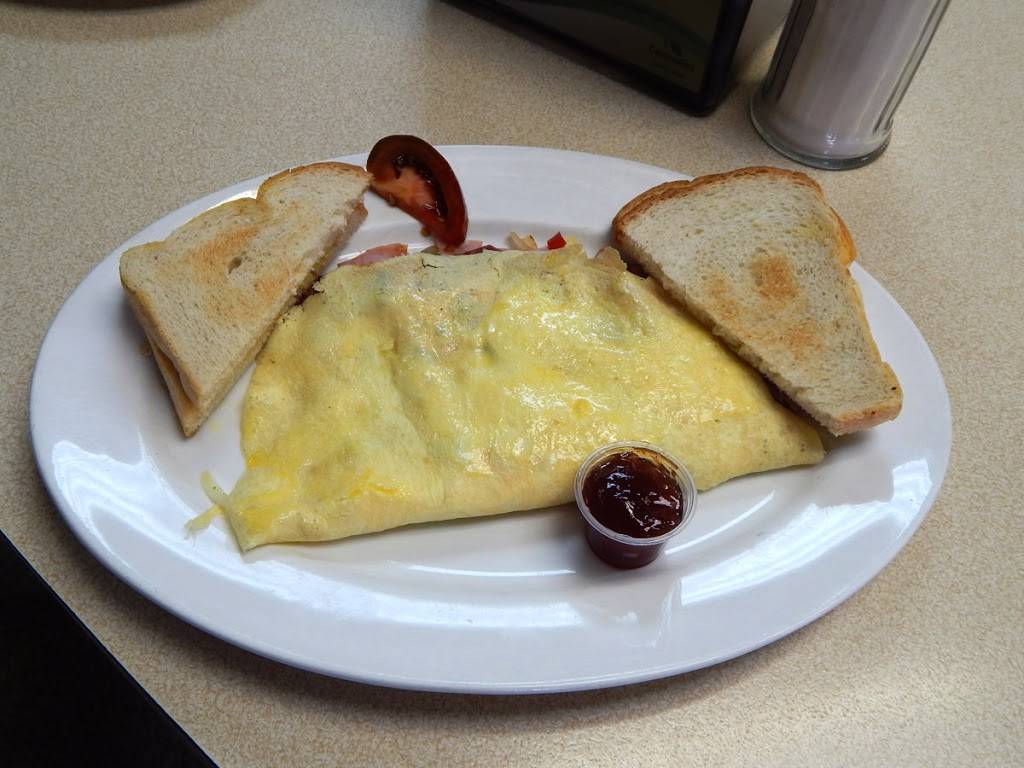 Chuckies Bay County Flea Market | restaurant | 108 Adams St, Bay City, MI 48708, USA | 9898930541 OR +1 989-893-0541