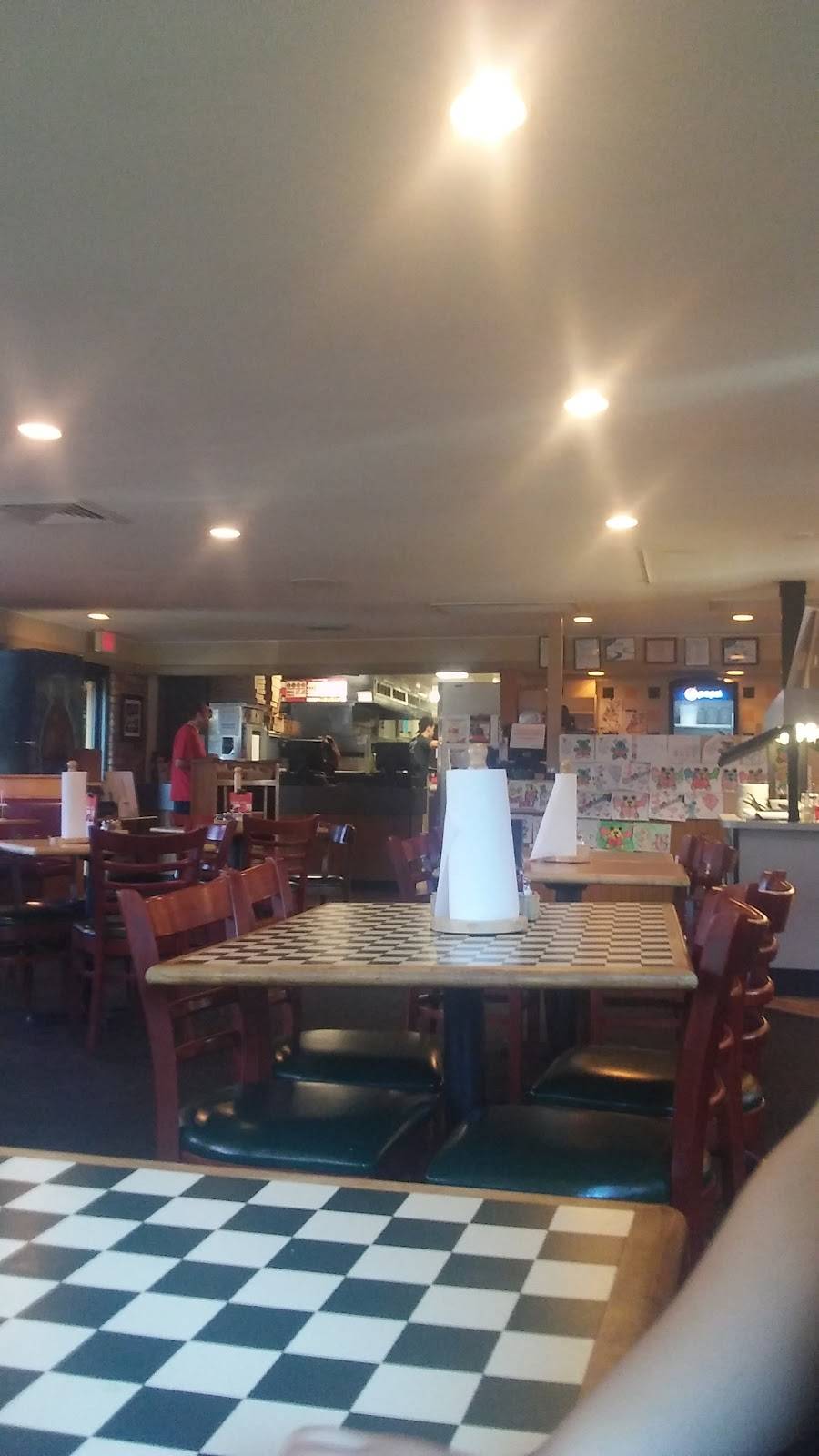 Pizza Hut | meal takeaway | 320 E 20th St, Dubuque, IA 52001, USA | 5635571920 OR +1 563-557-1920