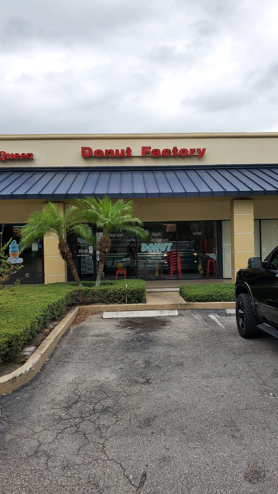 Jupiter Donuts Royal Palm | bakery | 1115 Royal Palm Beach Blvd, Royal Palm Beach, FL 33411, USA | 5617925001 OR +1 561-792-5001