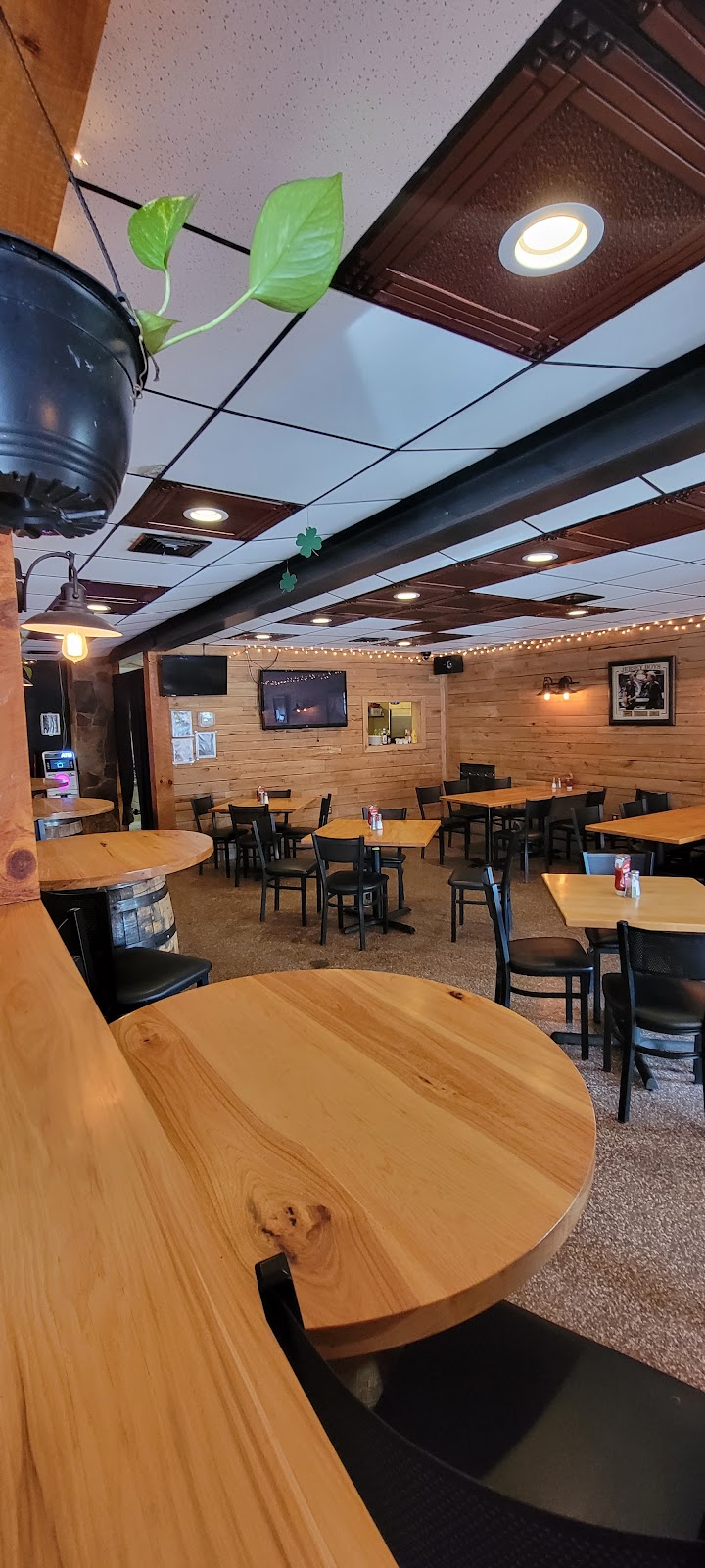 Shuffles Bar & Grill | restaurant | 5309 East Dr, Arbutus, MD 21227, USA | 4432978962 OR +1 443-297-8962