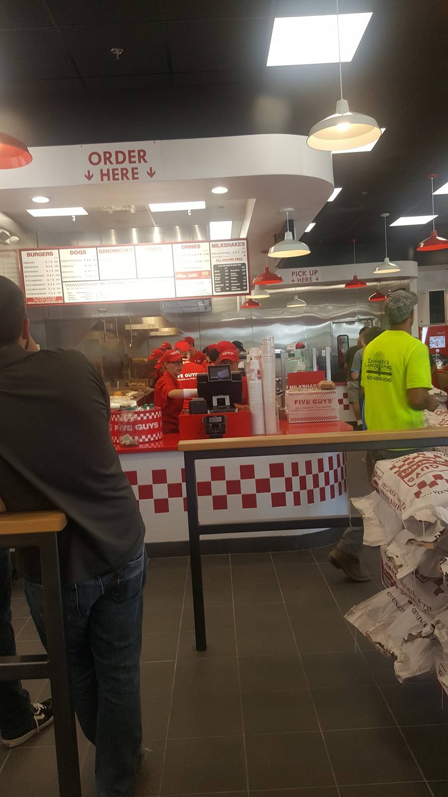 Five Guys | restaurant | 1891 E Main St, Torrington, CT 06790, USA | 8606183507 OR +1 860-618-3507