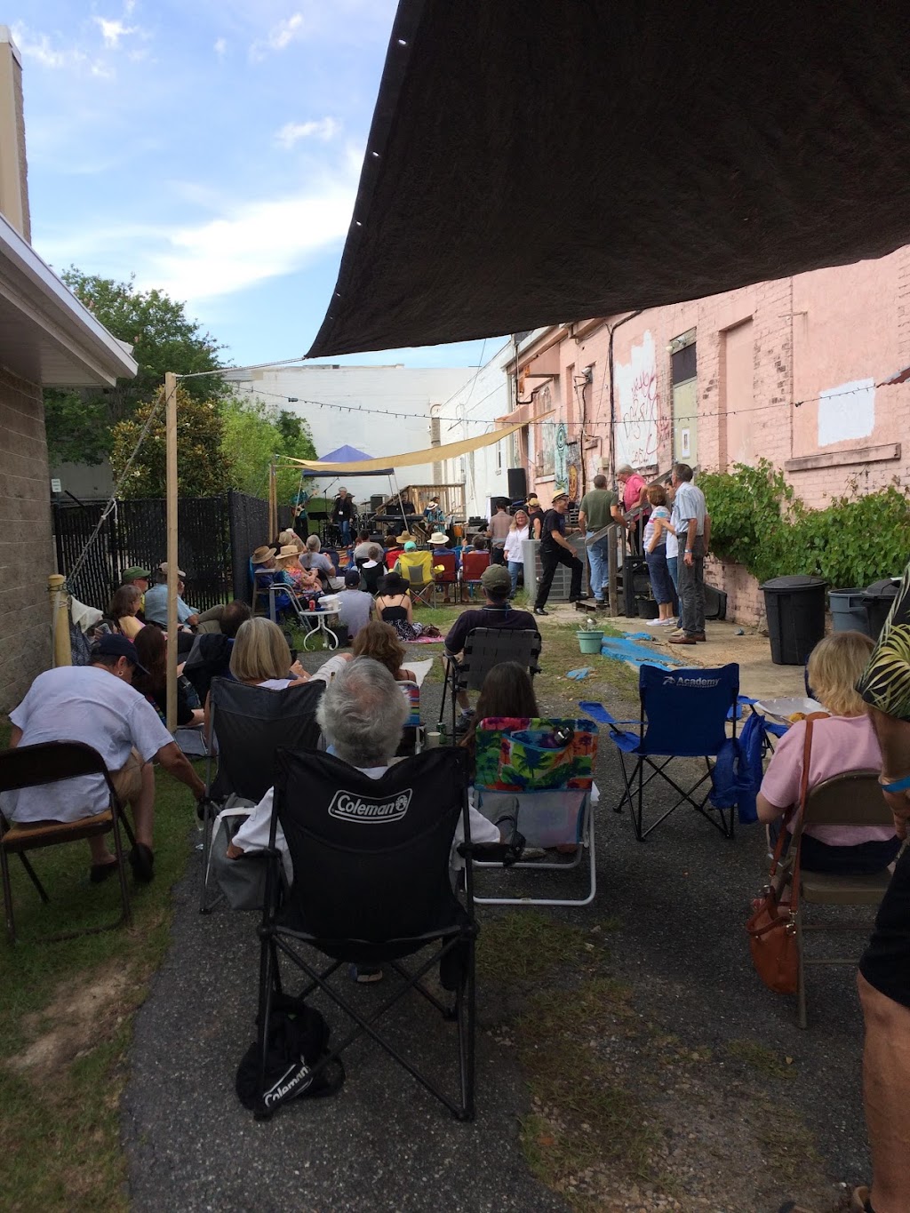 Blue Tavern | restaurant | 1206 N Monroe St, Tallahassee, FL 32303, USA | 8508158566 OR +1 850-815-8566