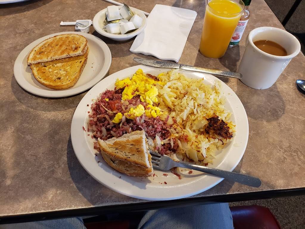 Fairport Family Restaurant | restaurant | 212 High St, Fairport Harbor, OH 44077, USA | 4403547474 OR +1 440-354-7474