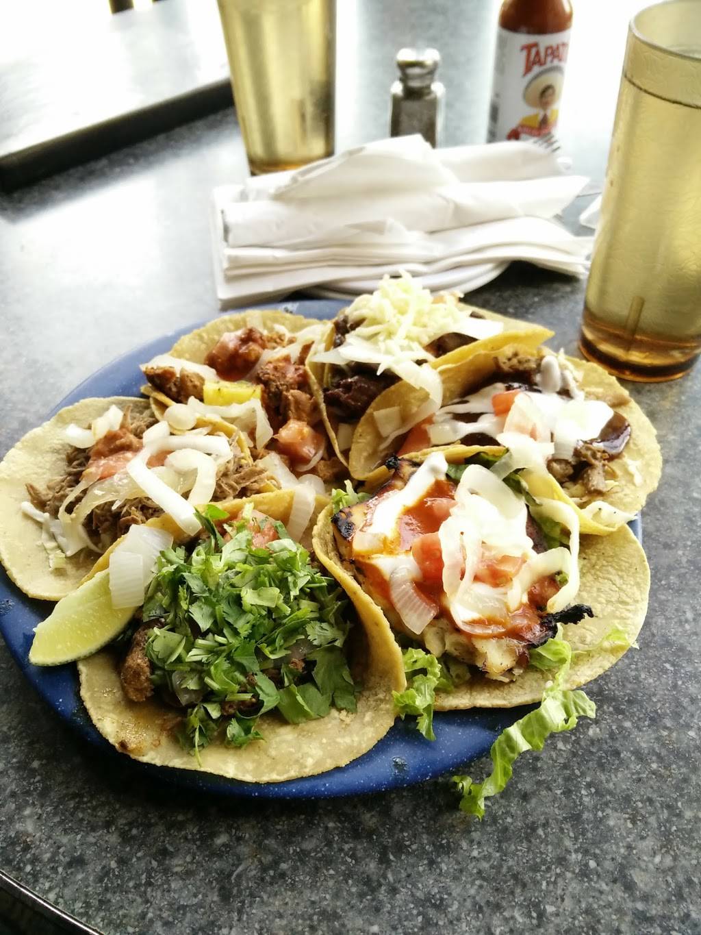 Bullhead Cantina | restaurant | 1143 N California Ave, Chicago, IL 60622, USA | 7736979250 OR +1 773-697-9250