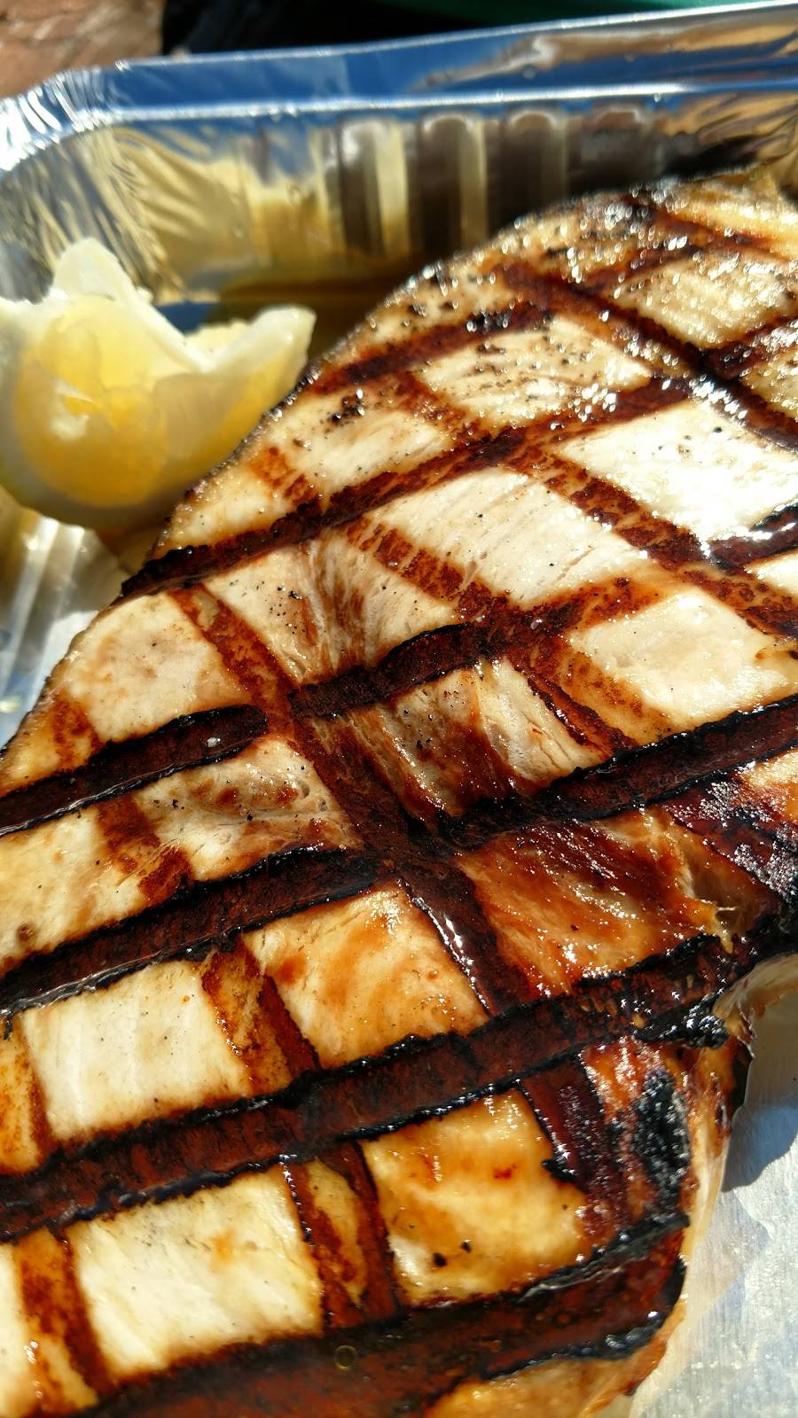 White Cap Fish Market | restaurant | 120 Main St, Islip, NY 11751, USA | 6315810125 OR +1 631-581-0125