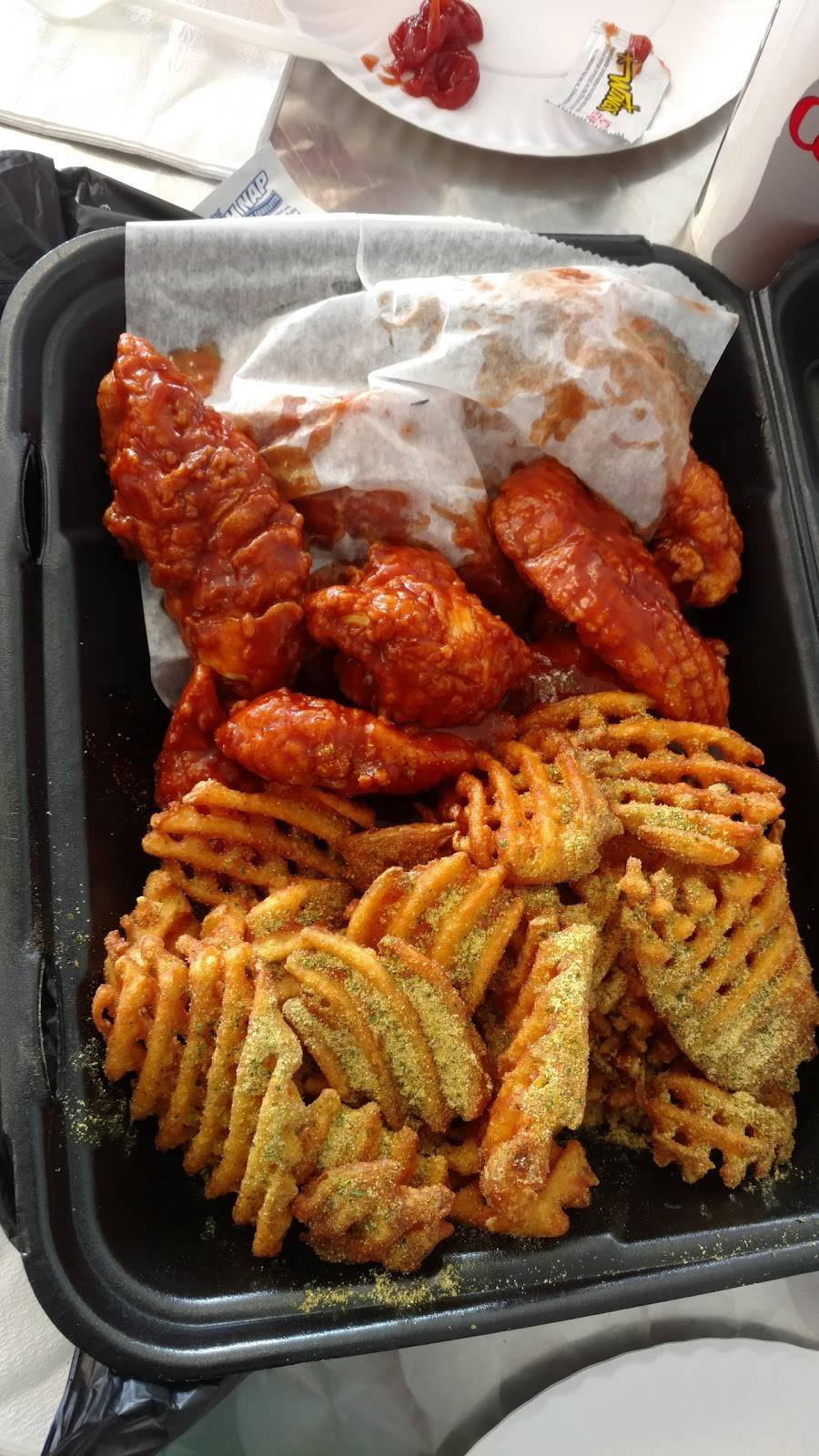 Wings Over East Lansing | restaurant | 1391 Grand River Ave, East Lansing, MI 48823, USA | 5173325555 OR +1 517-332-5555