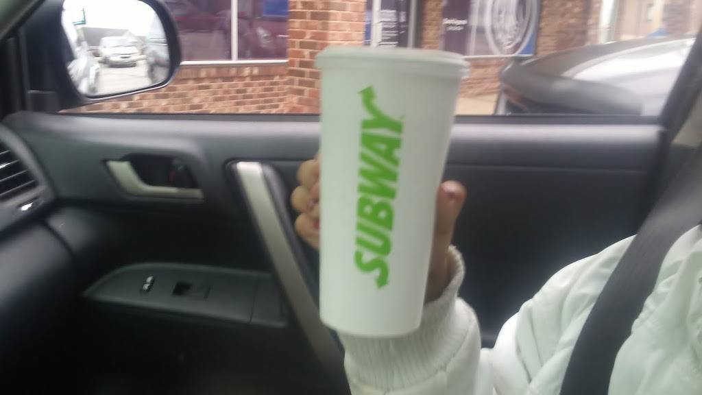 Subway | restaurant | 2108 Rock Rd, De Soto, MO 63020, USA | 6365865500 OR +1 636-586-5500