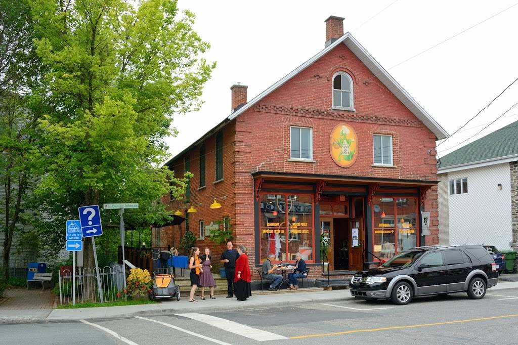 Le Marche Public Mante du Carre | restaurant | 6 Rue Daniel Johnson, Danville, QC J0A 1A0, Canada | 8198392843 OR +1 819-839-2843