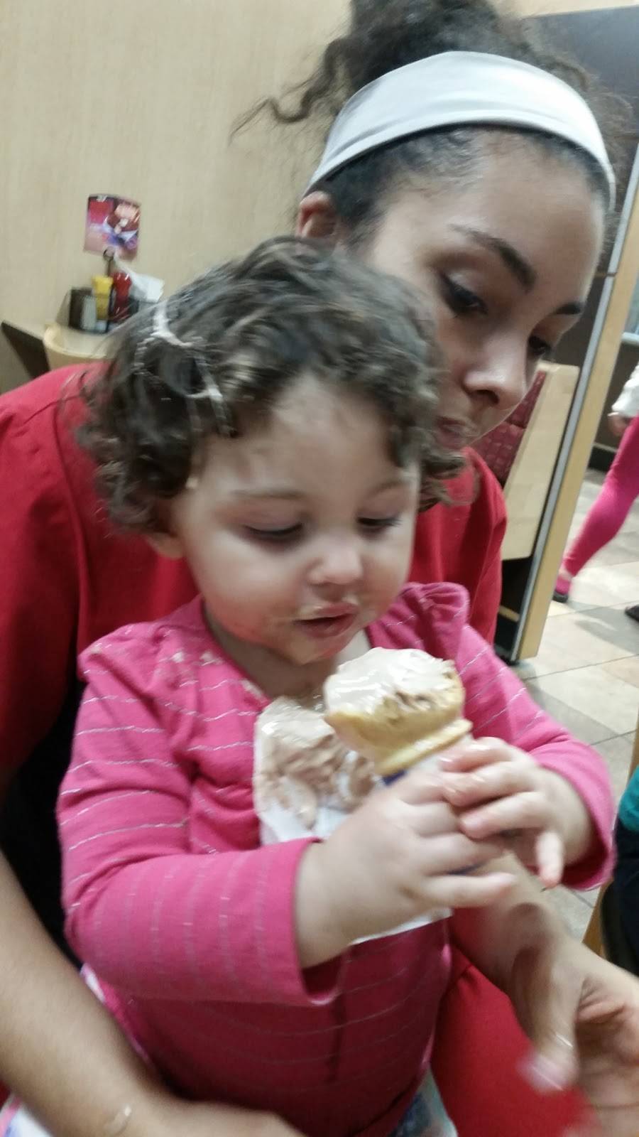 Dairy Queen Grill & Chill | restaurant | 912 S Washington St, Du Quoin, IL 62832, USA | 6185423112 OR +1 618-542-3112