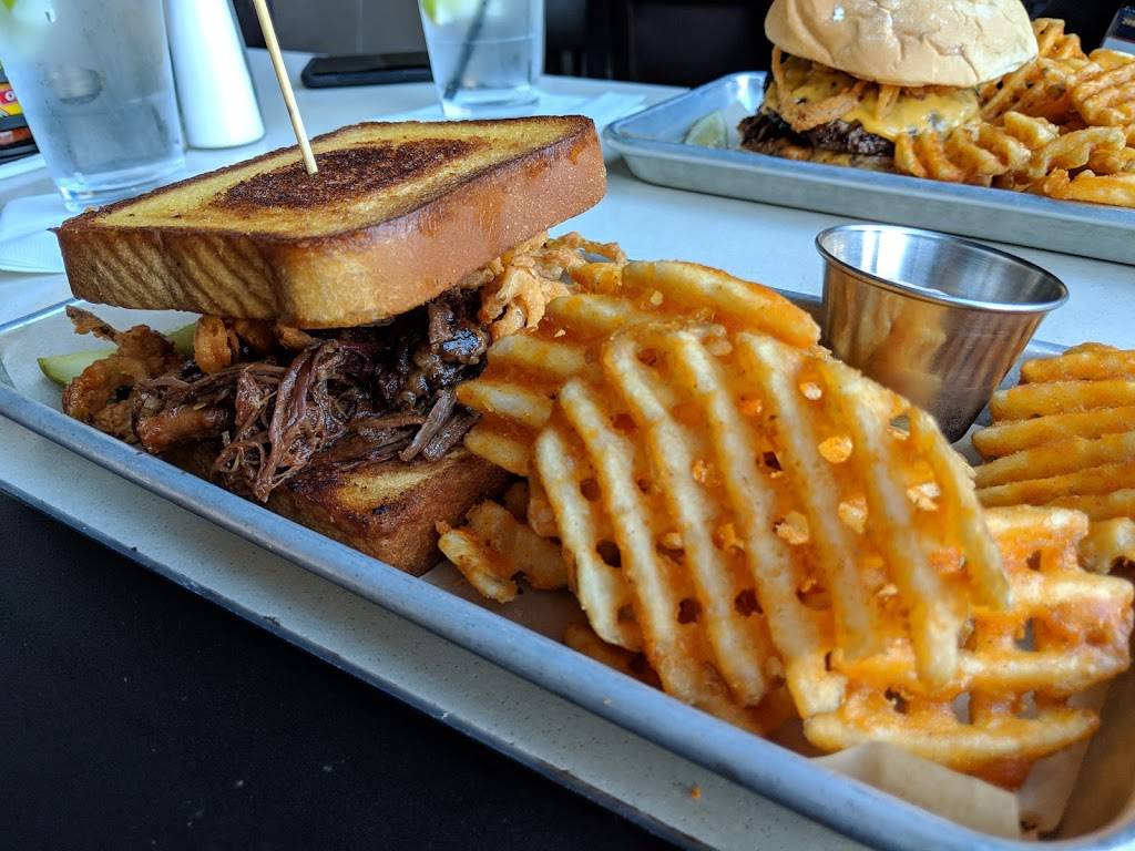 The Owners Box | restaurant | 555 S Lamar St, Dallas, TX 75202, USA | 2146524805 OR +1 214-652-4805