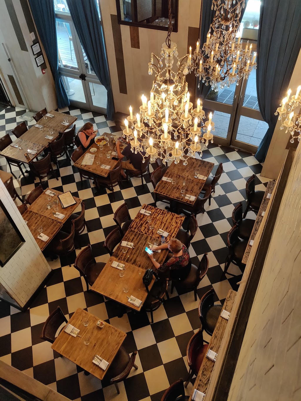 The Chester | restaurant | 18 9th Ave, New York, NY 10014, USA | 6462532284 OR +1 646-253-2284