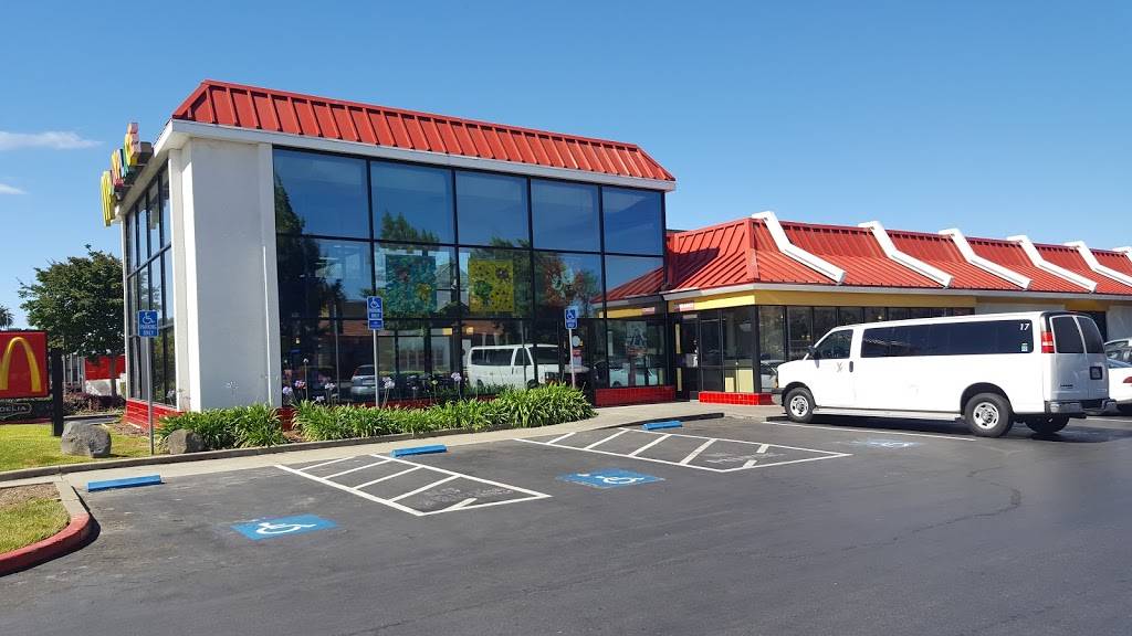 McDonalds | cafe | 4400 Central Pl, Fairfield, CA 94534, USA | 7078641001 OR +1 707-864-1001