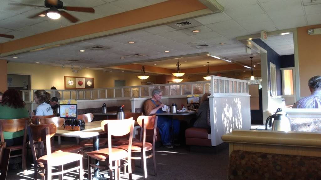 IHOP | restaurant | 647 W Main St, Lewisville, TX 75057, USA | 2142223378 OR +1 214-222-3378