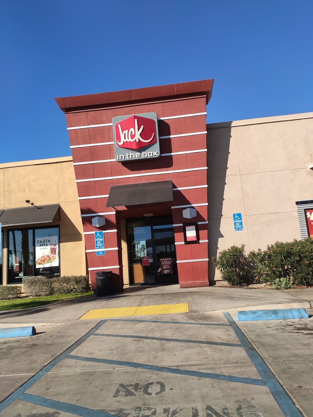 Jack in the Box | restaurant | 1071 E Birch St, Calexico, CA 92231, USA | 7607688498 OR +1 760-768-8498