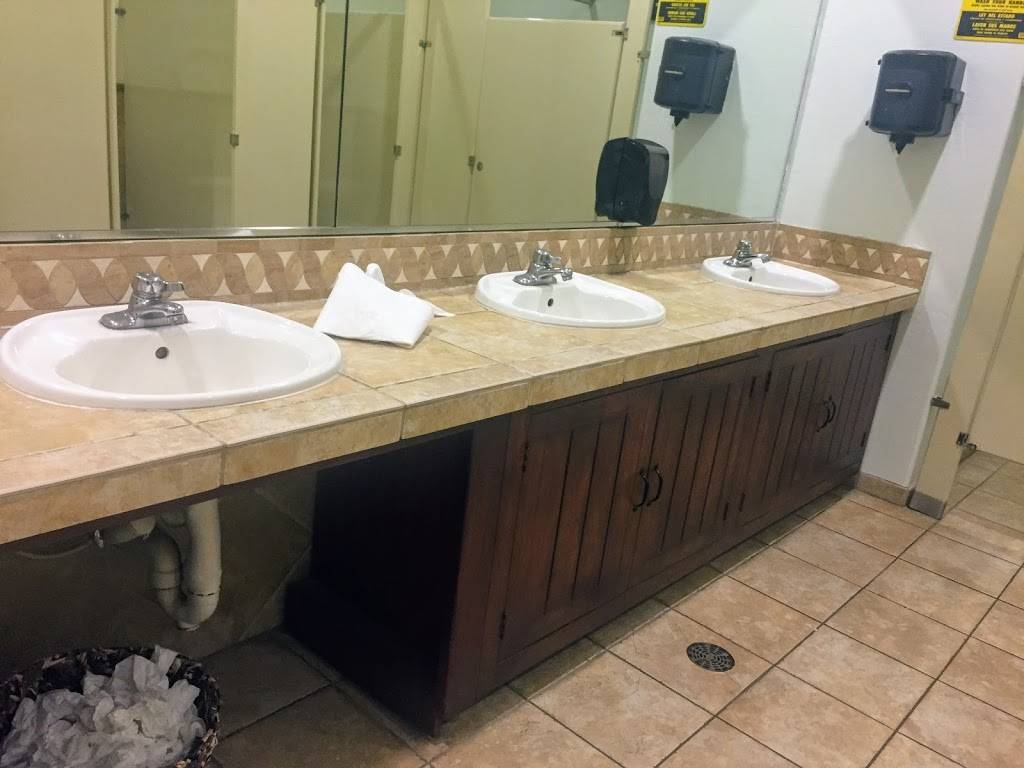 The Crooked Putter Restaurant | restaurant | 900 S Sundance Pkwy, Buckeye, AZ 85326, USA | 6232495052 OR +1 623-249-5052