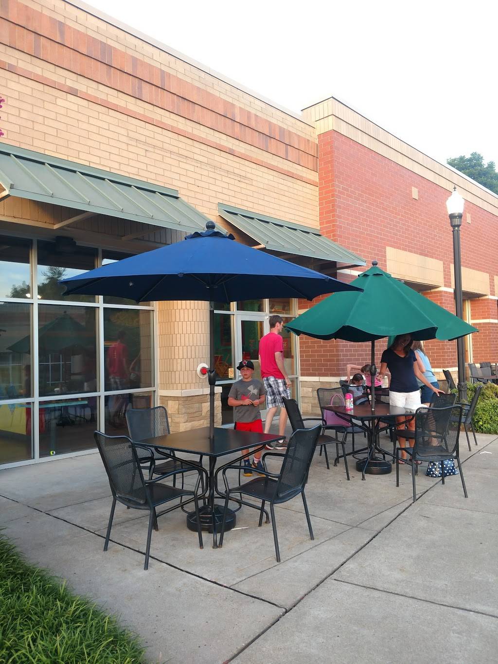 Blue Coast Burrito | restaurant | 112 Saundersville Rd, Hendersonville, TN 37075, USA | 6158243052 OR +1 615-824-3052