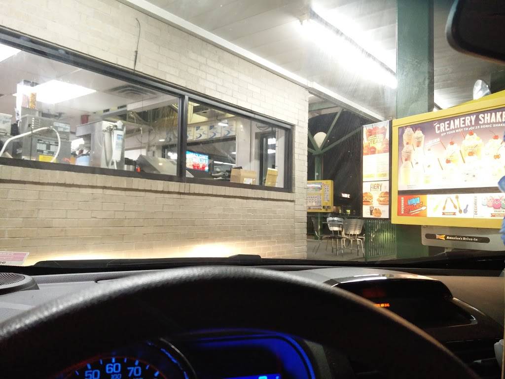 Sonic Drive-In | restaurant | 5860 US-70, Memphis, TN 38134, USA | 9013790307 OR +1 901-379-0307