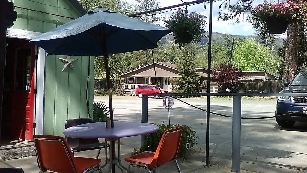 The Grizzlies Den | restaurant | 3125 Triangle Rd, Mariposa, CA 95338, USA | 2097427199 OR +1 209-742-7199