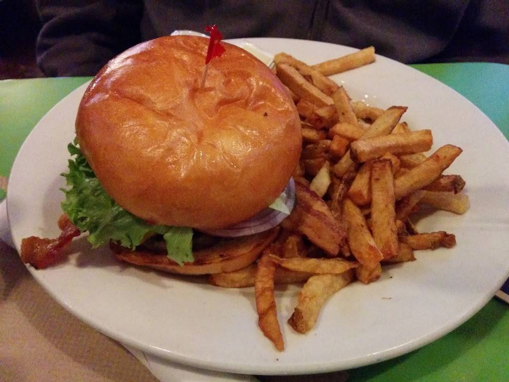 McSorleys Wonderful Saloon & Grill | restaurant | 1544 Bayview Ave, Toronto, ON M4G 3B6, Canada | 4169320655 OR +1 416-932-0655