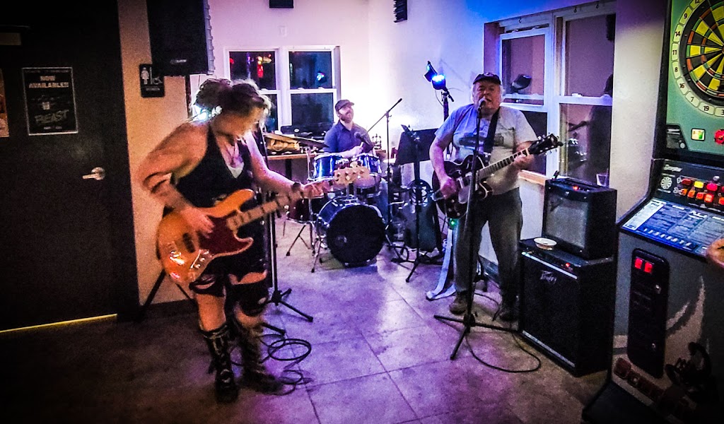 Coyotes Den | restaurant | W12882 Parkway Rd, Athelstane, WI 54104, USA | 7157572762 OR +1 715-757-2762