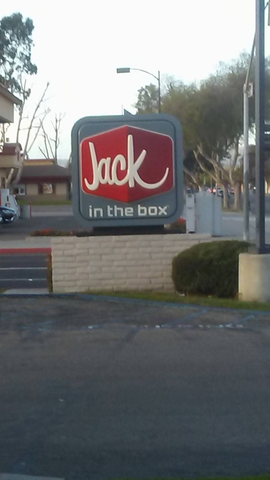 Jack in the Box | restaurant | 539 N H St, Lompoc, CA 93436, USA | 8057351264 OR +1 805-735-1264