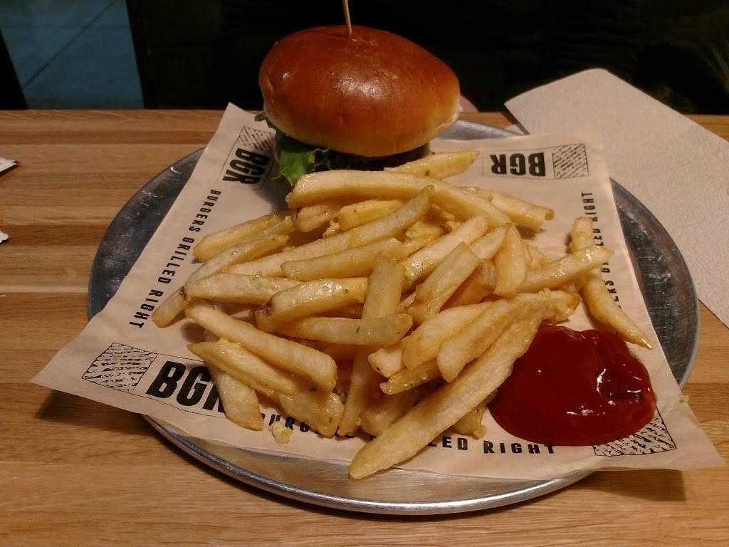 BGR The Burger Joint | restaurant | 12100 Sunset Hills Rd R7, Reston, VA 20190, USA | 5713131021 OR +1 571-313-1021