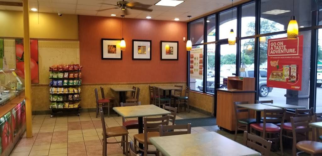 Subway | restaurant | 910 S Hampton Rd, Dallas, TX 75208, USA | 2149412211 OR +1 214-941-2211