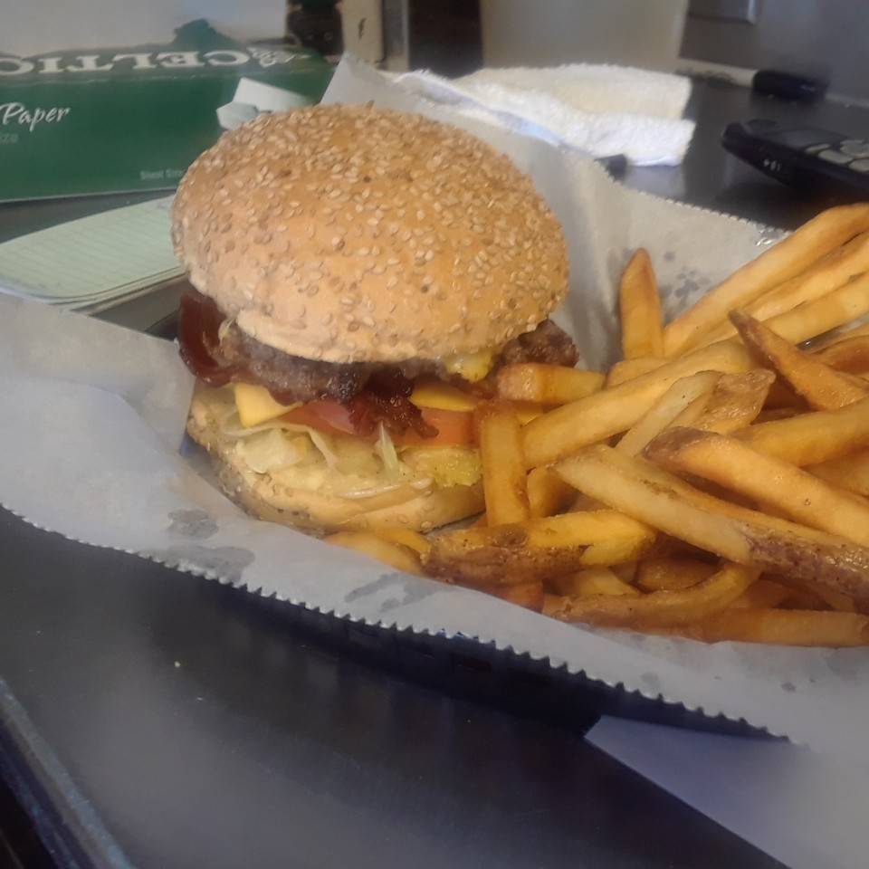 Howards Hoagies Restaurant | restaurant | 2011 McCartney Ave, Ypsilanti, MI 48198, USA | 7344841707 OR +1 734-484-1707