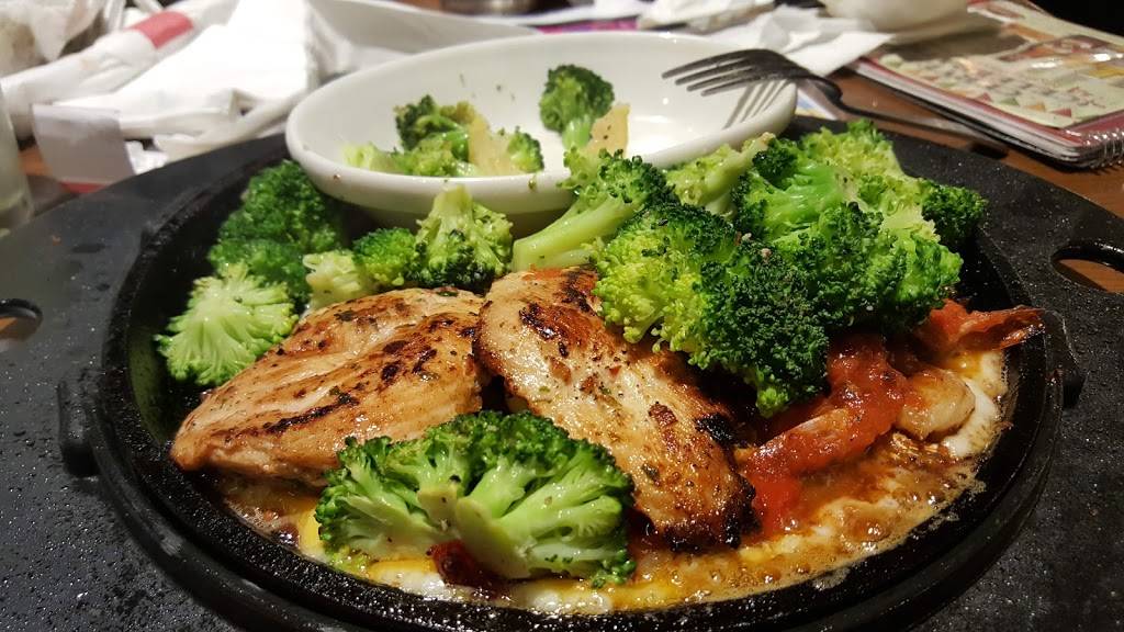 TGI Fridays | restaurant | 1001 U.S. 9, Old Bridge, NJ 08857, USA | 7327278200 OR +1 732-727-8200