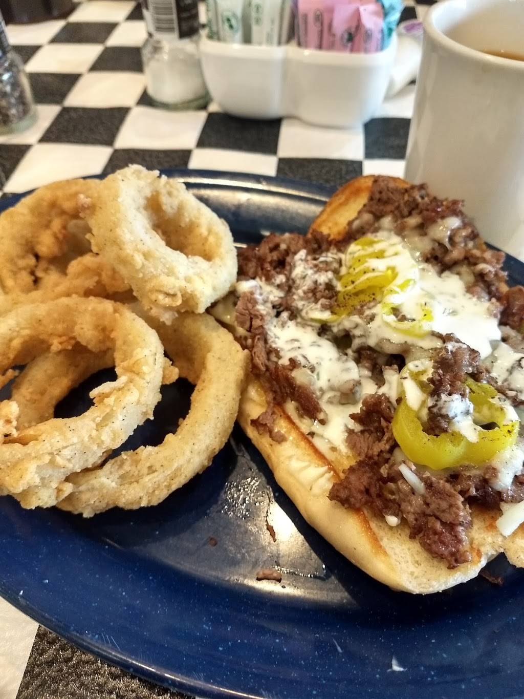 Pattys Restaurant | restaurant | 20630 TN-22, Wildersville, TN 38388, USA | 7319671955 OR +1 731-967-1955