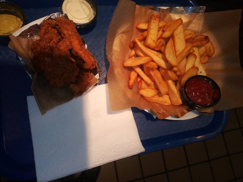 Isaacs World Famous | restaurant | 12305 University Mall Ct, Tampa, FL 33612, USA | 8132320035 OR +1 813-232-0035