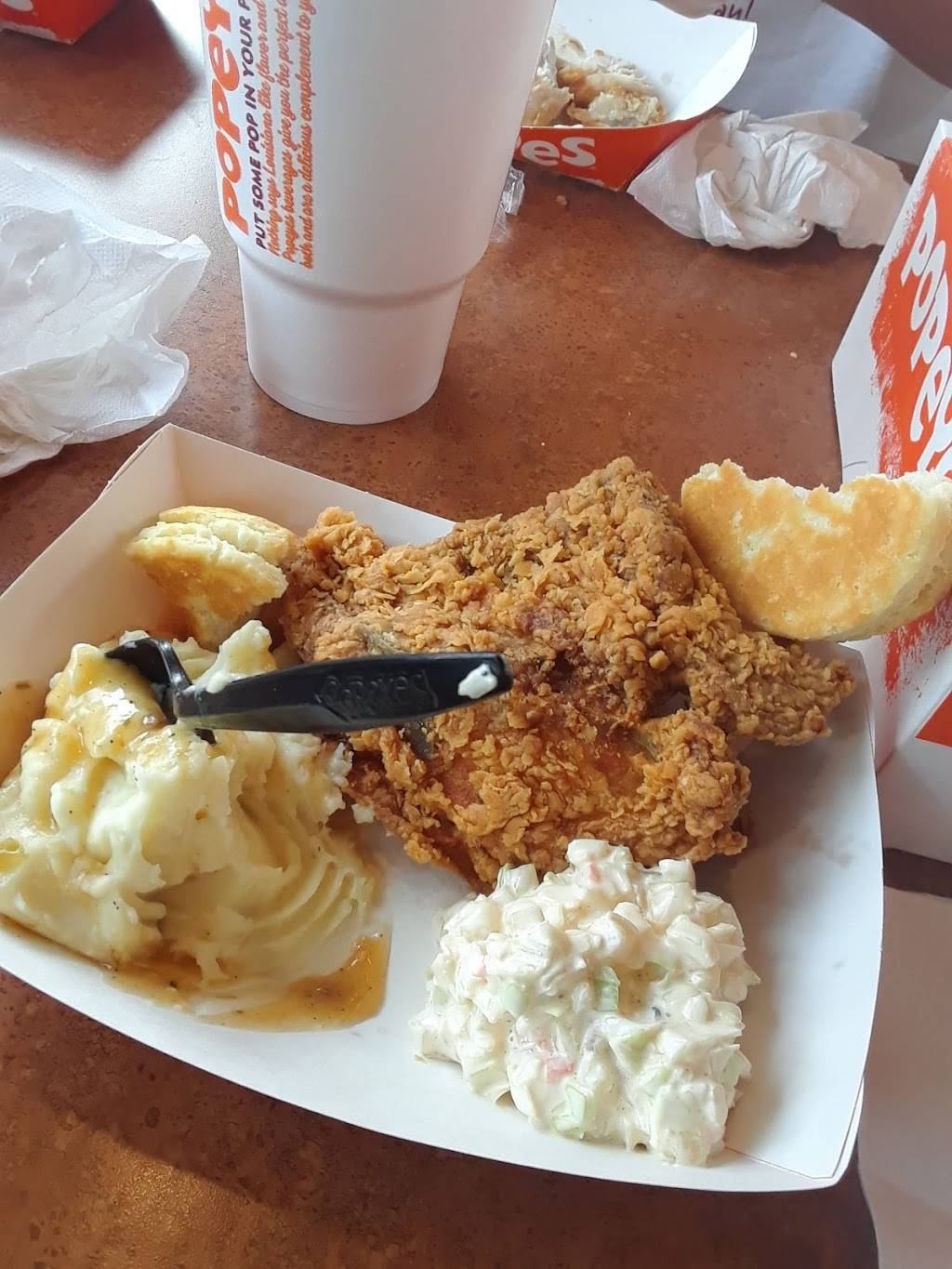 Popeyes Louisiana Kitchen | restaurant | 257 S Bolingbrook Dr, Bolingbrook, IL 60440, USA | 6307590037 OR +1 630-759-0037