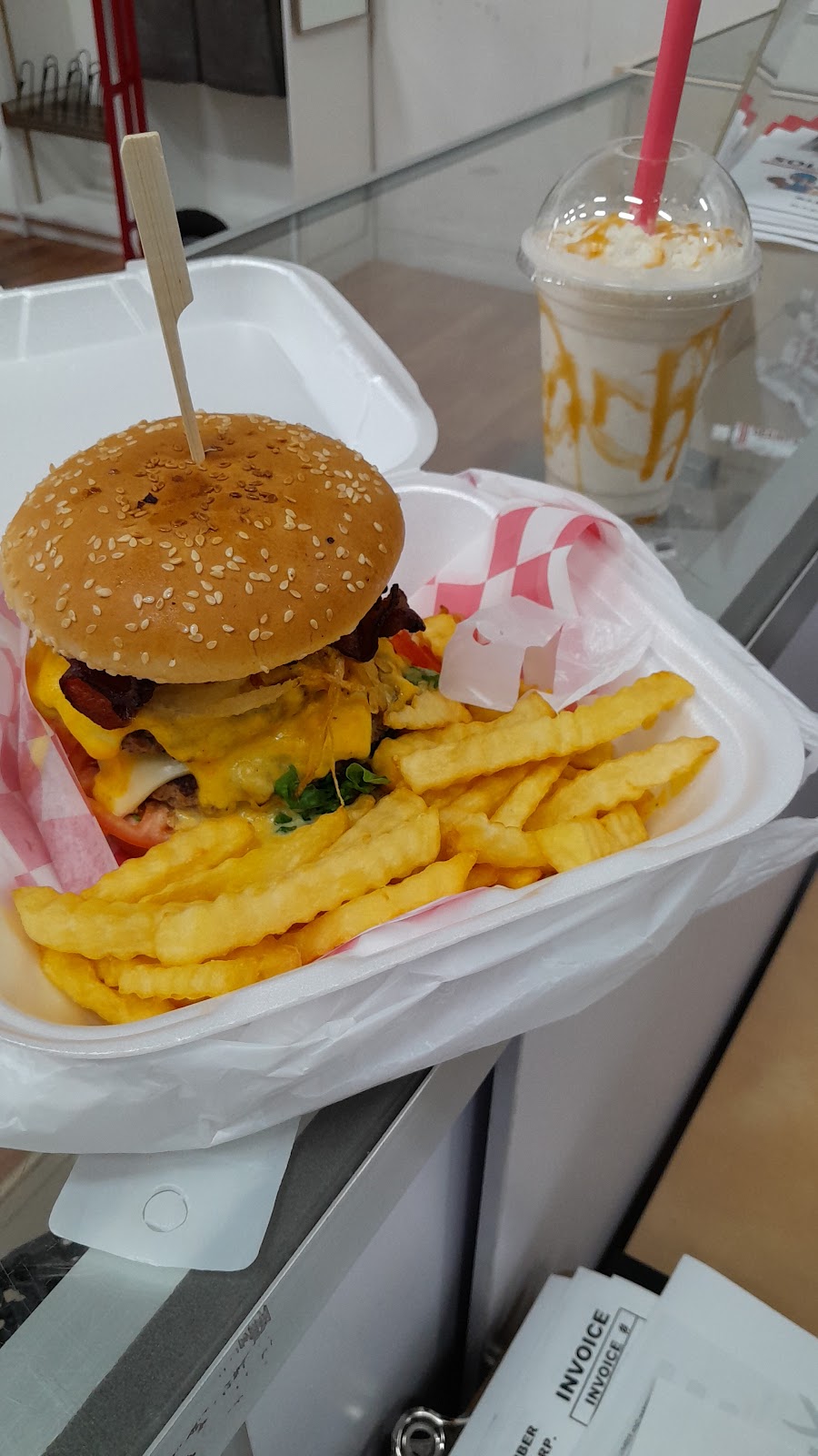 D Cousins Kitchen | restaurant | 2404 SW 107th Ave, Miami, FL 33165, USA | 3058964664 OR +1 305-896-4664