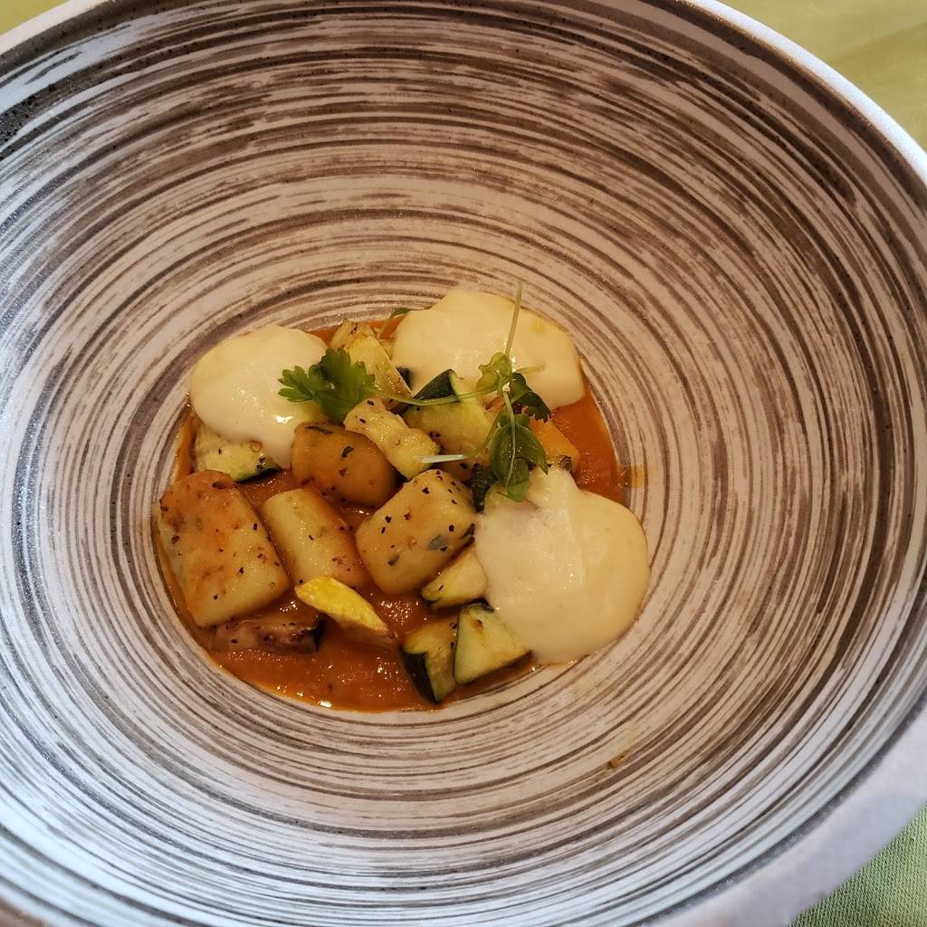 Summit | restaurant | 19 Lake Cir, Colorado Springs, CO 80906, USA | 7195775896 OR +1 719-577-5896