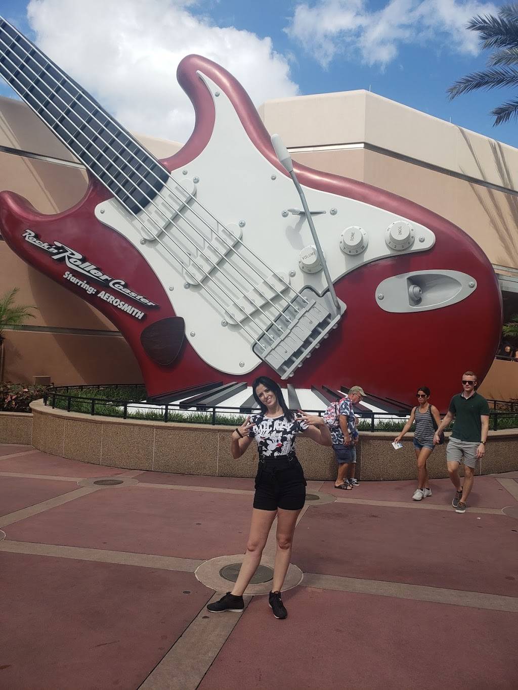 KRNR The Rock Station | restaurant | 351 S Studio Dr N, Lake Buena Vista, FL 32830, USA | 4079395277 OR +1 407-939-5277