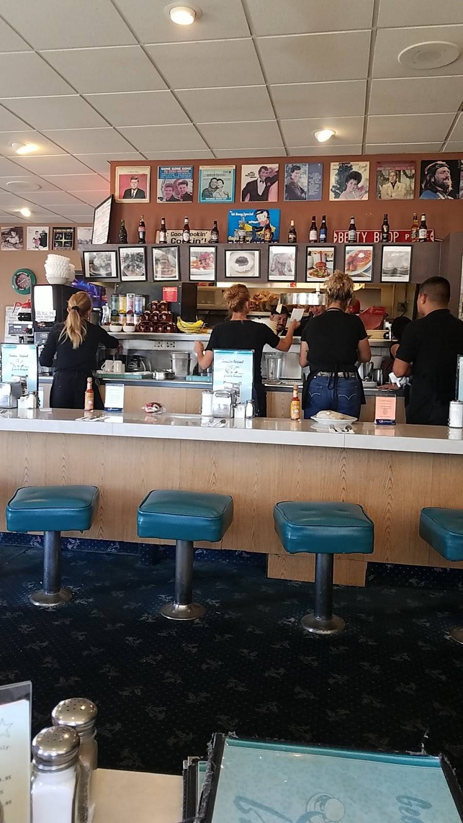 Georgias original Bun & Burger | restaurant | 180 E Rowland St, Covina, CA 91723, USA | 6269152016 OR +1 626-915-2016