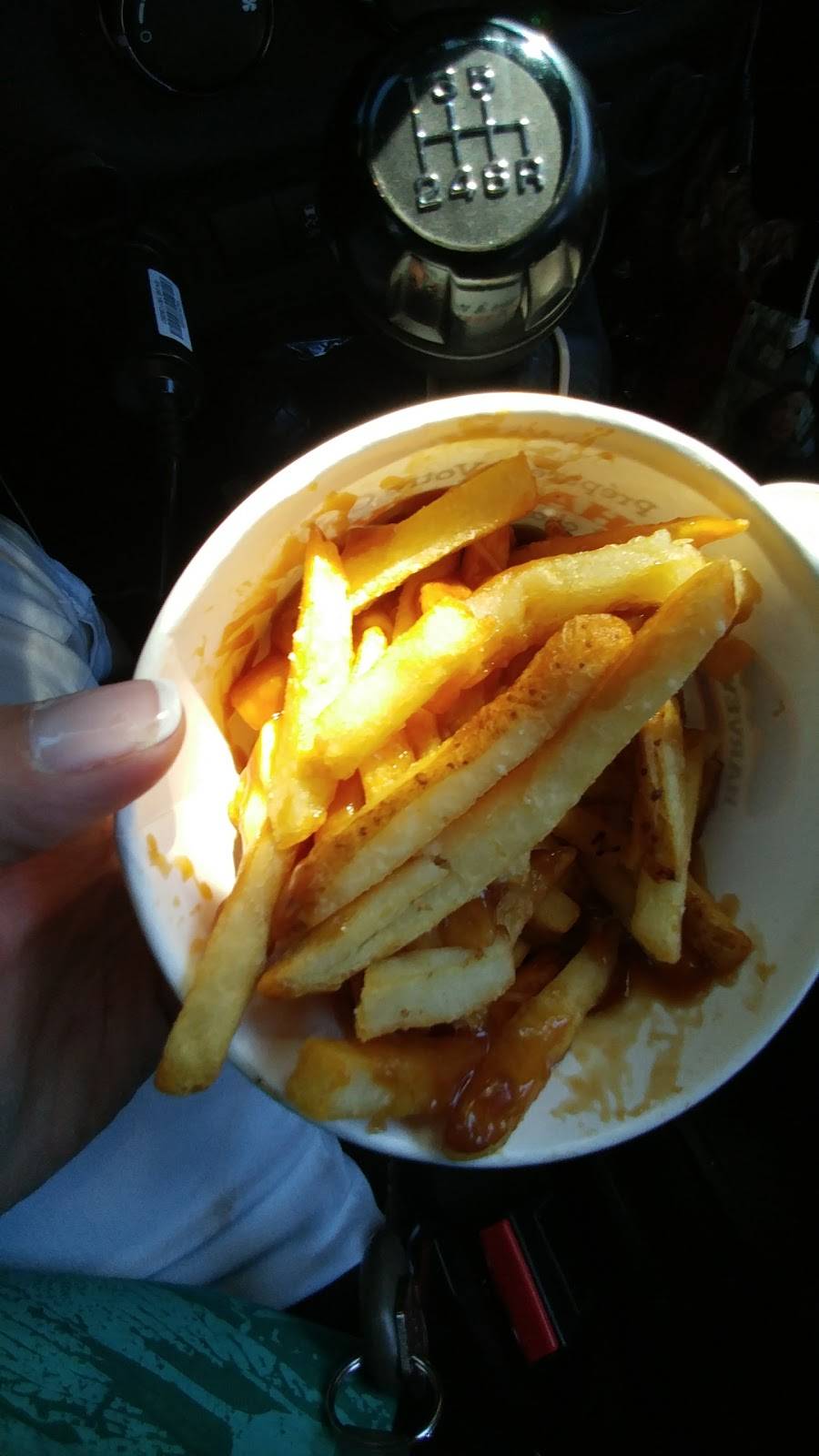 Harveys | restaurant | 1200 Barton St E, Hamilton, ON L8H 2V7, Canada | 9055478855 OR +1 905-547-8855