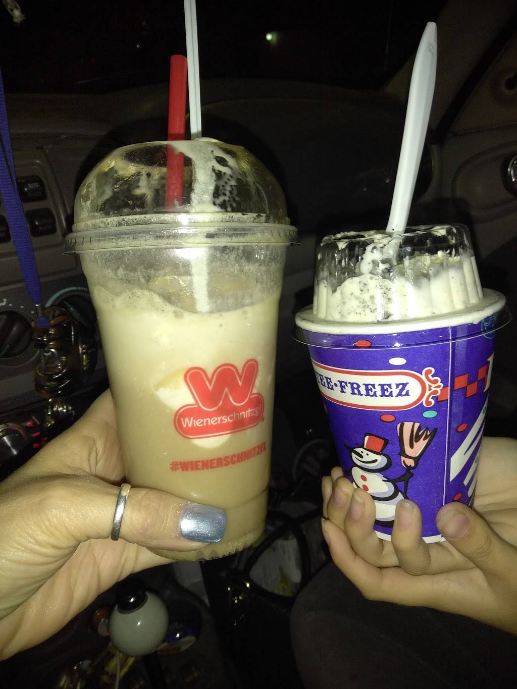 Wienerschnitzel | restaurant | 2155 S 6th Ave, Tucson, AZ 85713, USA | 5206242720 OR +1 520-624-2720