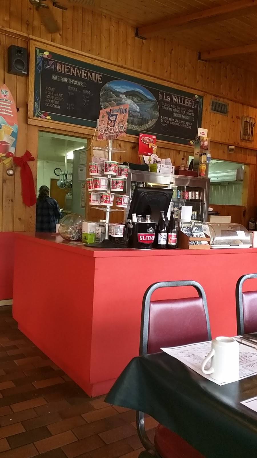 La Vallee | restaurant | 1418 105 RTE, Chelsea, QC J9B 1P4, Canada | 8198270524 OR +1 819-827-0524