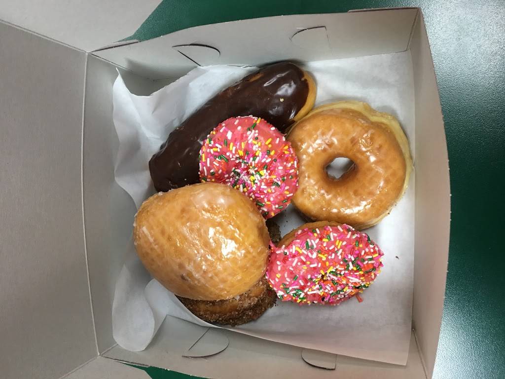 Tastees Donut & Burger | bakery | 619 N Fair Oaks Ave, Pasadena, CA 91103, USA | 6264498846 OR +1 626-449-8846