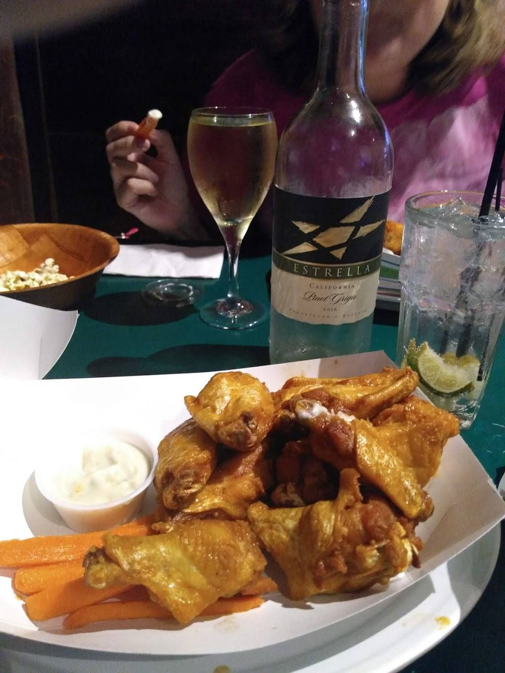 Bogies Bar | restaurant | 4414 Bailey Ave, Buffalo, NY 14226, USA | 7168341254 OR +1 716-834-1254