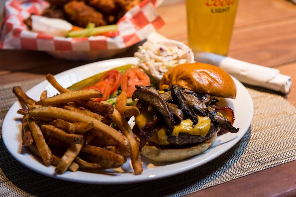 The Barn Bowl & Bistro | restaurant | 13 Uncas Ave, Oak Bluffs, MA 02557, USA | 5086969800 OR +1 508-696-9800